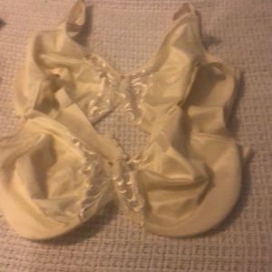 Brand new without tags Lilyette minimizer Bra.